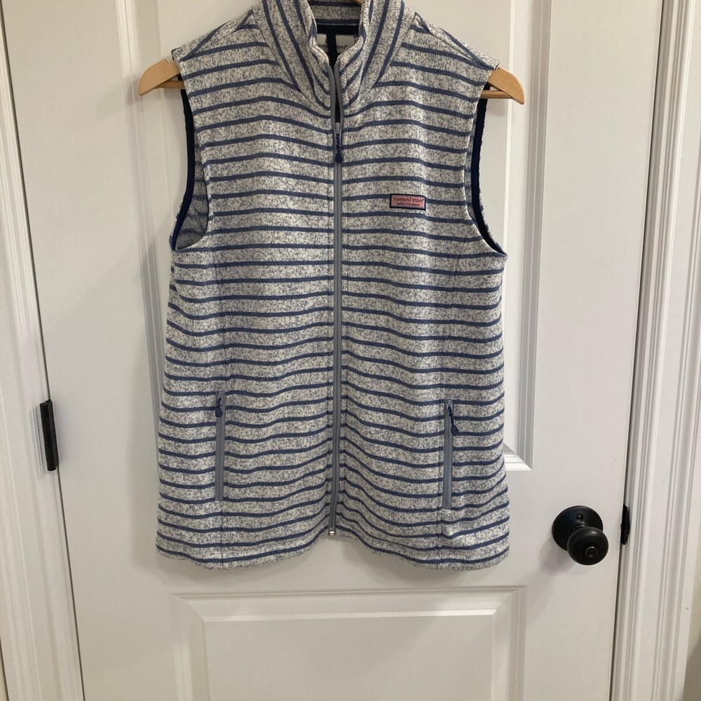 Pretty stripped gray and navy Vineyard Vines vest- excellent condition,very warm